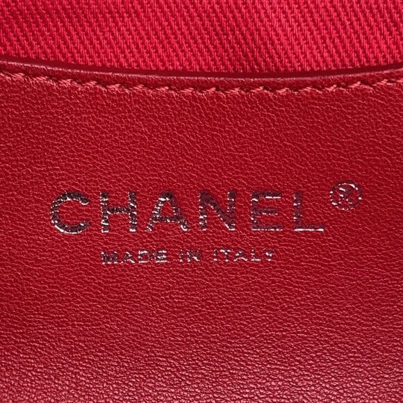 CHANEL Red Leather Shoulder Bag - Picture 12 of 13